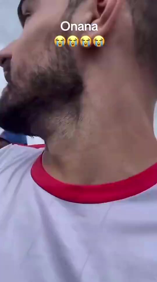 开云体育APP下载-屡遭不顺！奥纳纳在喀麦隆输球后遭丢水瓶，又被曼联放弃转战土超